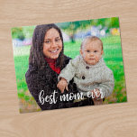 Beste Mama je benutzerdefiniertes Foto Modernes We Puzzle<br><div class="desc">Erstellen Sie einen lustigen Sake für Ihre Mama, indem Sie Ihr eigenes Foto zu einem maßgeschneiderten Puzzle mit "Best Mom ever" hinzufügen, das ganz unten in einem modernen, handgeschriebenen Skript-Schriftart geschrieben ist. Ein perfektes Geschenk für den Muttertag. Wenn Sie Probleme mit der Platzierung oder Größensortierung Ihres Fotos haben, klicken Sie...</div>