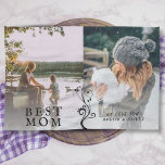 Beste Mama Moderne Auflage 2 Custom Fotos Mutter Geschirrtuch<br><div class="desc">Beste Mama Modernes Foliage 2 Custom Fotos Mutter Küchentücher. 2 komplette Fotos überlagert von Best Mom Text,  deinen Namen und einem einfachen schwarzen Blattwerk. Fügen Sie Ihre Fotos und Namen hinzu. Schaffen Sie Ihr persönliches Geschenk für eine Mutter zum Muttertag,  Geburtstag oder Weihnachten.</div>