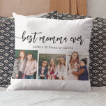 Beste Momma je - Muttertagsfoto-Collage Kissen<br><div class="desc">Feiern Sie den Muttertag mit dem besten Momma-jemals-Foto Collage wirbelkissen. Dieser personalisierte Sake besticht durch eine wunderschön arrangierte Collage aus gepflegten Fotos, in der Sie mit Ihrer Mama besondere Momente erleben. Es ist aus hochwertigen Materialien gefertigt und verleiht jedem Raum eine stilvolle und gefühlvolle Touch, die sich perfekt für die...</div>