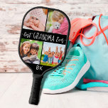 Beste Oma je 4 Foto Monogramm Farbe Pickleball Schläger<br><div class="desc">Erstellen Sie ein personalisiertes Foto-Collage-Paddel mit 4 Bildern für die BEST GRANDMA EVER mit spielerischem handgeschriebenem Druck und modernem Kalligrafieschrift mit Monogramm, Initialen oder Namen in Ihrer Auswahl von Text-Schriftart-Stilen, Farben und Hintergrundfarben. Das Beispiel wird mit weißem Text vor schwarzem Hintergrund angezeigt. Ideal für Oma Geburtstag, Großeltern Tag oder Urlaubspensum...</div>