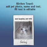 Beste Ragdoll Katze pro Monogramm Name Foto Geschirrtuch<br><div class="desc">Fügen Sie Ihrer Küche eine persönliche Touch mit diesem charmanten Design hinzu, das eine faszinierende, blau-mit Augen Ragdoll-Katze auf einem atemberaubenden Foto präsentiert, ergänzt durch eine schlichte schwarze Typografie. Passen Sie dieses Design an, um es einzigartig zu machen, indem Sie das Foto durch ein Bild Ihrer ganz eigenen geliebten Katze...</div>
