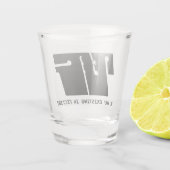 BESTEHEND IN FIKTION SCHNAPSGLAS (Rückseite)