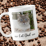 Bester Cat Vater Ever Personalisiertes Foto Niedli Kaffeetasse<br><div class="desc">Überraschen Sie den Cat Vater, ob sein Geburtstag, oder Vatertag, mit diesem super niedlichen Welt besten Katzenpapa je Kaffee Tasse . Bester Cat Vater je - Liebe, Personalize name . Personalisieren Sie mit den Lieblings-Haustiere-Fotos des Cat-Vaters und geben Sie den Namen . Großartiges Geschenk von der Katze. COPYRIGHT © 2020...</div>