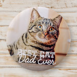 Bester Cat Vater je Modernes, benutzerdefiniertes  Button<br><div class="desc">Dieses einfache und klassische Design besteht aus Serifentypografie und fügt ein benutzerdefiniertes Foto hinzu</div>