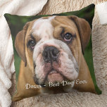 Bester Hund je Modernes Personalisiertes Tier-Foto Kissen<br><div class="desc">Feiern Sie Ihren geliebten Hundebegleiter mit unserem Personalisierten Pet Foto Kissen, einem herzlichen Tribut für Hundefreunde. Egal, ob Sie an einen lieben Haustier erinnern, der die Regenbogenbrücke überquert hat oder einfach gewollt haben, das bezaubernde Gesicht Ihres zornigen Freundes zu zeigen, dieses Kissen ist die ideale Wahl. Features Individuelles Design: Laden...</div>