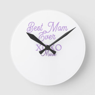 bester Mutter aller Zeiten xoxo Name lila stilvoll Runde Wanduhr