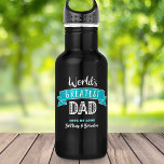 Bester Vater Aquamariner Bannertyp Cool Moderne<br><div class="desc">"Der Bestste Vater der Welt." Lass Vater weiß, was du wirklich von ihm hältst. Zeit für ihn, nach einem Workout mit dieser coolen Wasserflasche, die moderne weiße Typografie und ein aquamarin türkisblaues Banner auf marineblau Hintergrund zeigt, seinen Durst zu stillen. Passen Sie mit dem (den) Kindernamen für das perfekte, personalisierte...</div>