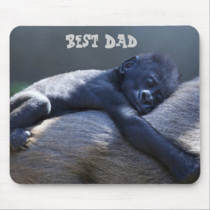 Bester Vater, Babyaffe, der Vatiaffen umarmt Mousepad