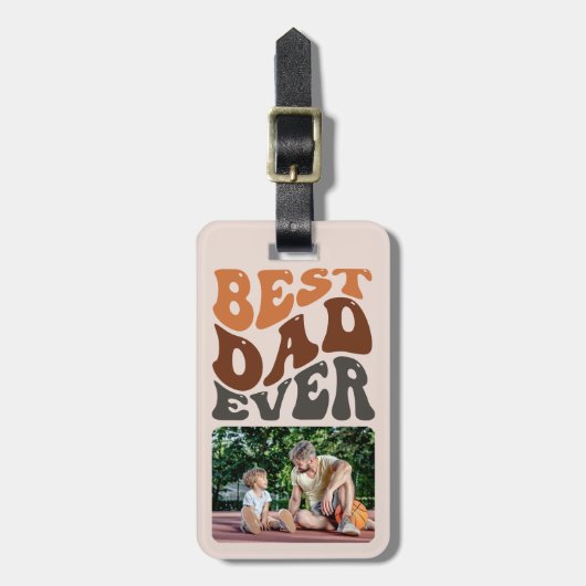 Bester Vater je 2 Foto und Groovy Retro Typografie Gepäckanhänger (Vorderseite vertikal)