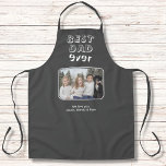 Bester Vater je Grau, benutzerdefiniertes Foto Kee Schürze<br><div class="desc">Bester Vater je Gray Custom Foto Keepake Schürze. Machen Sie eine personalisierte Schürze für den besten Vater aller Zeiten. Weiße moderne Typografie auf dunkelgrauem Hintergrund. Fügen Sie Ihr Lieblings-Foto hinzu und passen Sie den Text mit Ihren Namen an. Sie können jeden Text auf der Schürze ändern. Ein schöner Sake zum...</div>