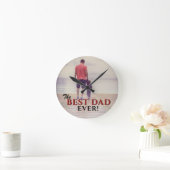 Bester Vater je Moderne Typografie Vatertag Foto Runde Wanduhr (Zuhause)