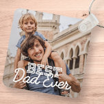 Bester Vater je Modernes Cooles Stitch-Foto Schlüsselanhänger<br><div class="desc">Dieses einfache und moderne Design besteht aus Serifen und kursiver Typografie und fügt ein individuelles Foto hinzu</div>