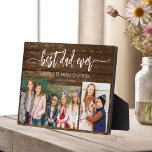 Bester Vater je - Wood Vatertag FotoCollage Fotoplatte<br><div class="desc">Feiern Sie Ihren Vater mit dem "Besten Vater je" Foto Collage Plaque, eine herzliche Hommage an den Mann, der die Welt für Sie bedeutet. Diese wunderschön gestaltete Plakette besticht durch eine hochwertige, individuell gestaltbare Collage aus Foto, in der Sie wertvolle Erinnerungen und besondere Momente vorstellen können. Die Collage ist elegant...</div>
