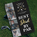 Bester Vater Par Foto Golfhandtuch<br><div class="desc">Das stilvolle Golftuch von Black & Gold Papa, ein einzigartiger, ebenso persönlicher wie praktischer Sake. Mit bezaubernden Fotos der Kinder, einem humorvollen Sprichwort "bester Papa par", und in dem Jahr, in dem er Vater wurde. Eine weitere Personalisierung umfasst seine Initialen, ein Symbol für das süße Herz und die Namen seiner...</div>