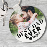 Bester Vater Personalisiertes Foto Schlüsselanhänger<br><div class="desc">Bester Vater je Personalisiert Foto Schlüsselanhänger. Dieser personalisierte "Best Vater Ever" Schlüsselanhänger ist ein bedeutsamer Sake, der Vater und seine einzigartige Rolle überall dort feiern soll, wo er hingeht. Mit fett gedruckter, moderner Typografie bietet es "Bester Vater je" mit der Option, für Golffans zu "Bester Vater per Par" zu wechseln,...</div>