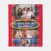 Bestes Oma in Karierten Fotos mit 4 Familienangehö Fleecedecke (Vorderseite)