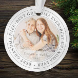 Bestes Oma je Modernes Klassisches Foto Ornament<br><div class="desc">Dieses einfache und klassische Design besteht aus Serifentypografie und fügt ein benutzerdefiniertes Foto hinzu. "Beste Oma Ever" umkreist das Foto Ihrer Oma,  Gramma,  Großmutter,  Großmutter,  Großmutter,  Mäh,  Lola etc.</div>