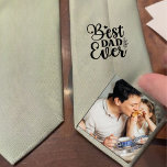 Bestes Papa-Geschenk von Daughter Sage green Krawatte<br><div class="desc">Erinnern Sie sich an Ihren Hochzeitstag an den hübschen kleinen,  den er einst war,  indem er ihm diese personalisierte,  bridgetreue,  weiße Krawatte mit Ihnen,  Ihrem Vater und Ihrem Foto in der Kindheit schenkt. Erstaunen Sie ihn auch mit dieser süßen Geste als Vatertagsgeschenk</div>