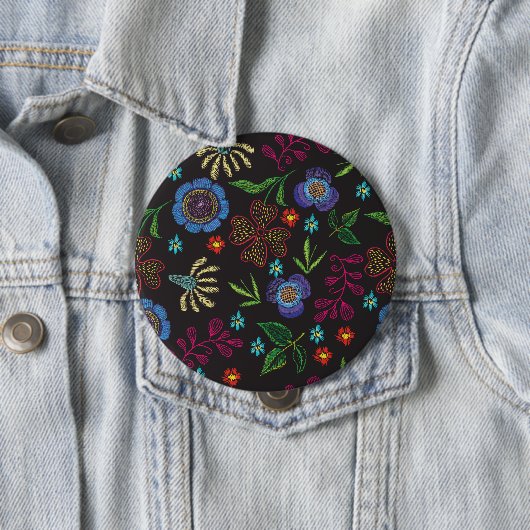 bestickte Brosche mit Blume auf schwarzem Untergru Button (Beispiel)