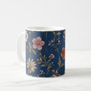 Bestickte einfache Wildblumen auf Jeanshintergrund Kaffeetasse