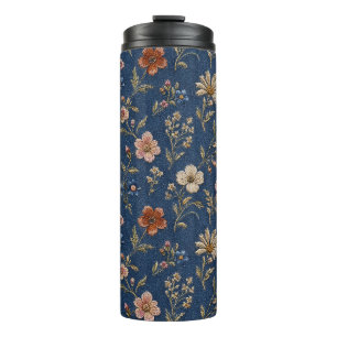 Bestickte einfache Wildblumen auf Jeanshintergrund Thermosbecher