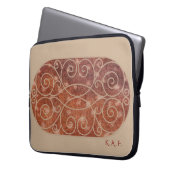 Besticktes Filigree-Tor Dappled-Rehkitz-Monogramm Laptopschutzhülle (Vorderseite Links)