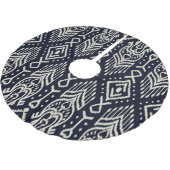 Besticktes Ikat-Gewebe: Ethnisches Eleganz. Polyester Weihnachtsbaumdecke (Schrägansicht)