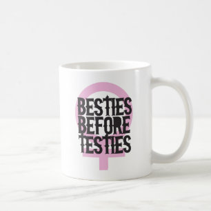 Bestien vor Tessis Kaffeetasse