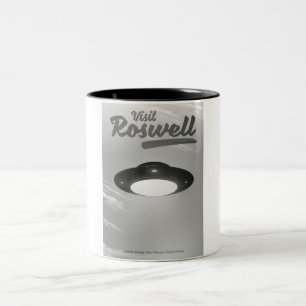 Besuchen Sie das Roswell-UFO-Vintage-Plakat Zweifarbige Tasse