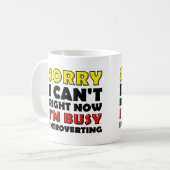 Besy stellt lustige Mug oder Reisemugge vor Kaffeetasse (Vorderseite Links)