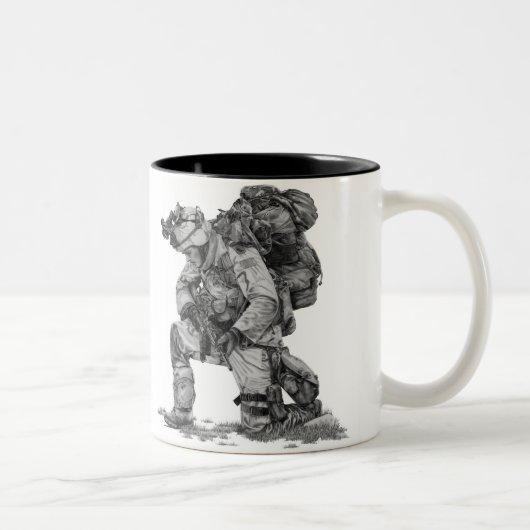 Betender Soldat Zweifarbige Tasse (Rechts)