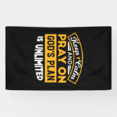 Betet und vertraue Gottes unbegrenzten Plan auf de Banner (Horizontal)