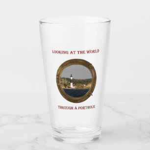 Betrachten der Welt durch ein Öffnungsbild Glas