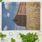 Betriebe | Alte rote Scheune im Weizenfeld Geschirrtuch (Gefaltet)