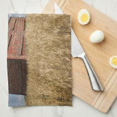 Betriebe | Alte rote Scheune im Weizenfeld Geschirrtuch (Viertel Falte)