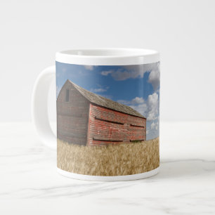 Betriebe Alte rote Scheune im Weizenfeld Jumbo-Tasse