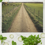 Betriebe | English Countryside Dirt Road Geschirrtuch (Gefaltet)