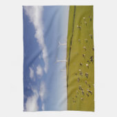 Betriebe | Kühe in der Nähe der Windmühle Geschirrtuch (Vertikal)