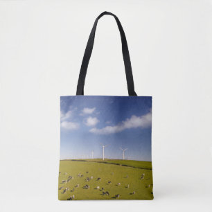 Betriebe Kühe in der Nähe der Windmühle Tasche