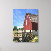 Betriebe | Roter Stall mit amerikanischer Flagge Leinwanddruck (Vorderseite)