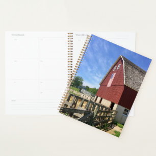 Betriebe Roter Stall mit amerikanischer Flagge Planer