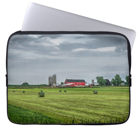 Betriebe | Roter Stall & Silo im Frühjahr Laptopschutzhülle (Vorderseite)
