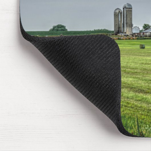 Betriebe | Roter Stall & Silo im Frühjahr Mousepad (Ecke)