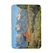 Betriebe | von schneebedeckten Bergen beschatteter Badematte (Vorderseite Vertikal)