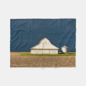 Betriebe | Weißer Stall & Silo Fleecedecke (Vorderseite (Horizontal))