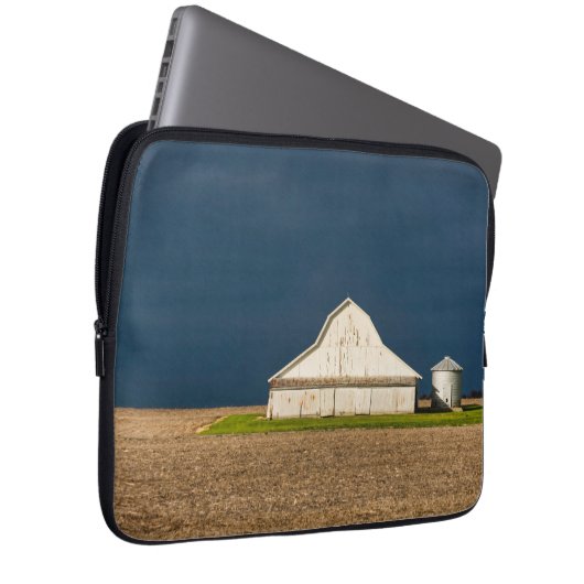 Betriebe | Weißer Stall & Silo Laptopschutzhülle (Vorne Rechts)