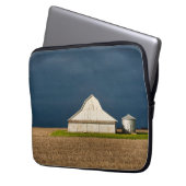 Betriebe | Weißer Stall & Silo Laptopschutzhülle (Vorderseite Links)