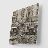 BETRIEBENER Kranmotor mit Kranantrieb im Nordweste Quadratische Wanduhr (Winkel)