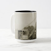 BETRIEBENER Kranmotor mit Kranantrieb im Nordweste Zweifarbige Tasse (Vorderseite Links)