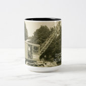 BETRIEBENER Kranmotor mit Kranantrieb im Nordweste Zweifarbige Tasse (Mittel)